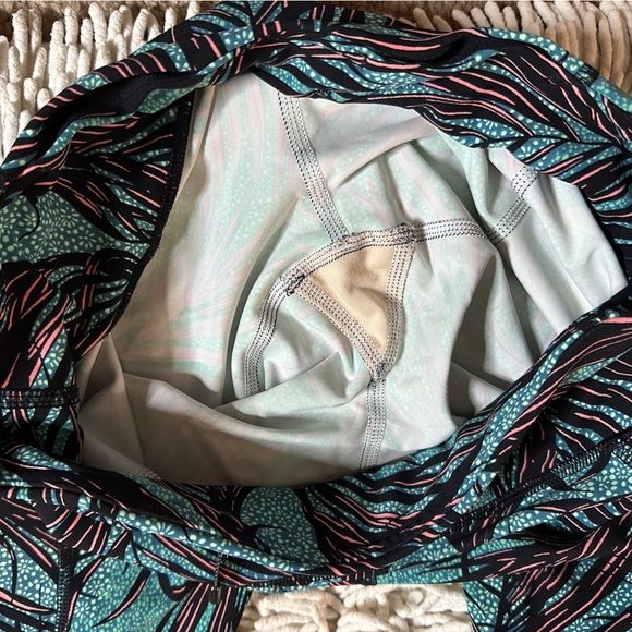 LULULEMON Tight Stuff Tight in Mini Palm Lace Tofino Teal Multi Sz. 8 - Picture 9 of 12